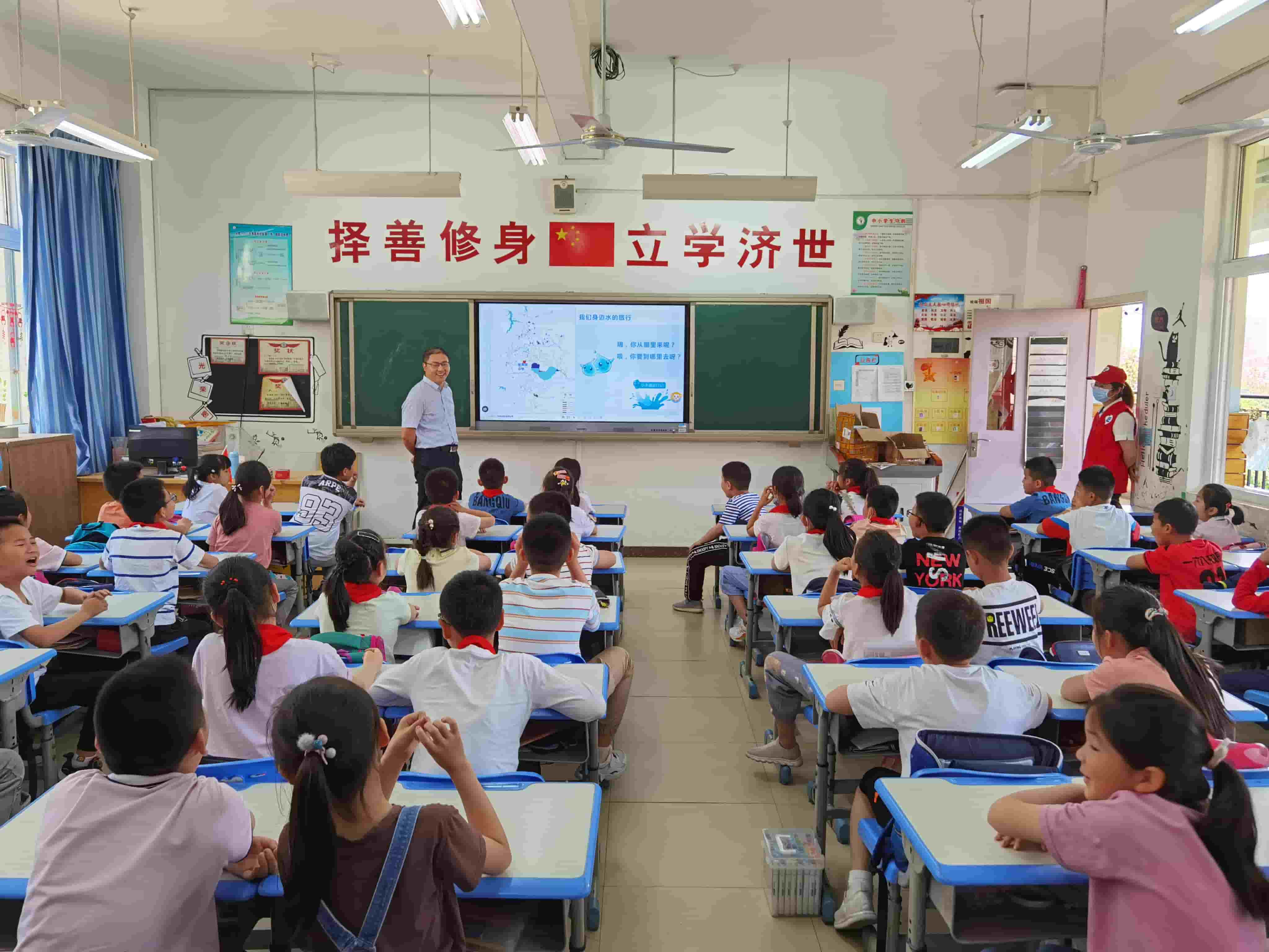 2021年6月4日，東華科技志愿團(tuán)隊(duì)槍王一六八玫瑰園小學(xué)開展“青春志愿行，環(huán)保進(jìn)課堂”活動（2）