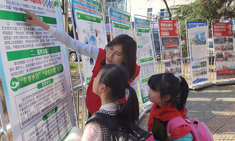 2021年3月25日，藍(lán)鴿志愿服務(wù)隊(duì)前往社區(qū)開展“世界水日”暨“中國(guó)水周”主題宣傳活動(dòng)（1）